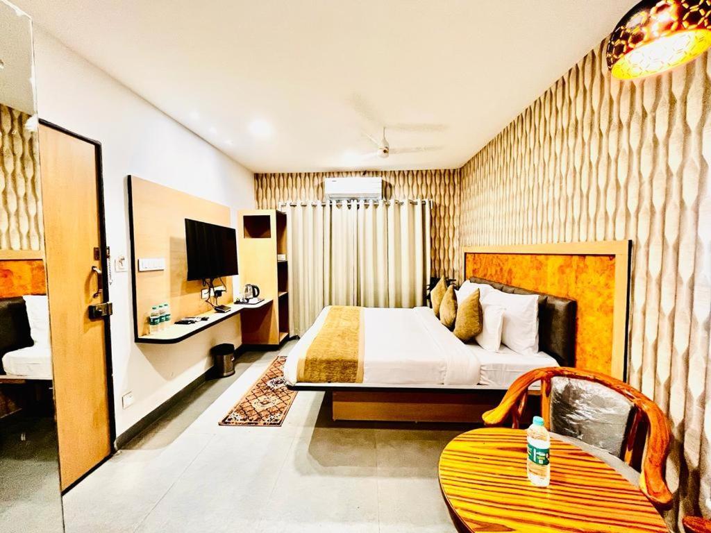 Hotel Lake View Airport Zone Hyderabad Exterior foto